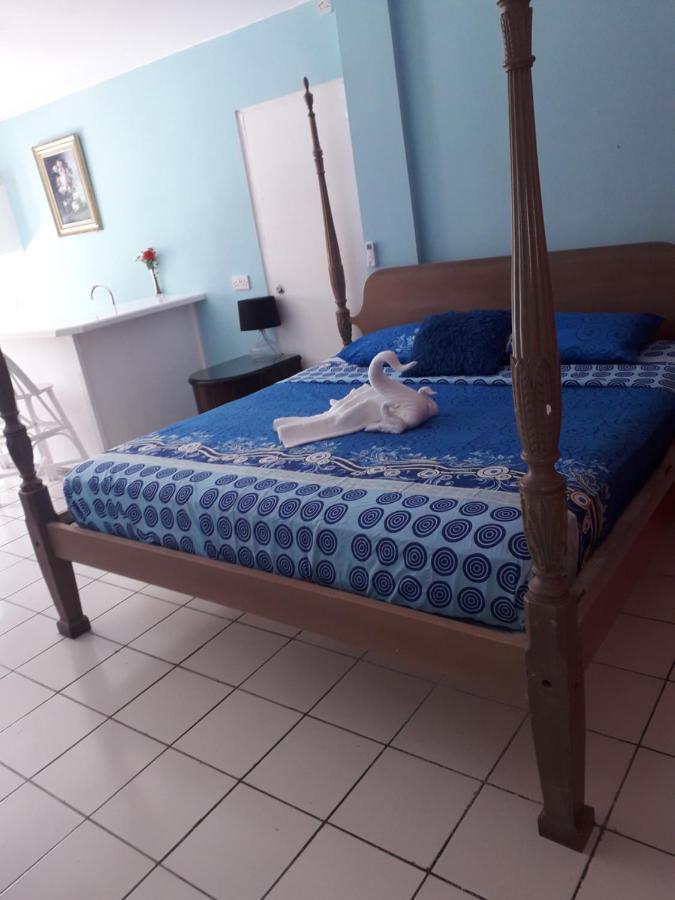 Bay Heights B&B Gros Islet Bagian luar foto
